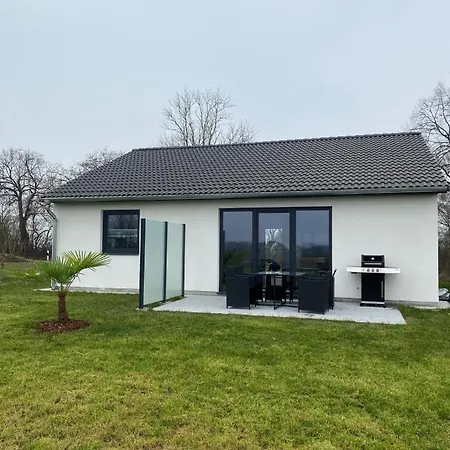 Neu! Modernes Schwanbeck Mit Whirlpool-option Holiday home Dassow