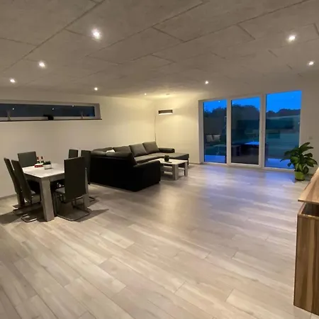 Holiday home Neu! Modernes Schwanbeck Mit Whirlpool-option