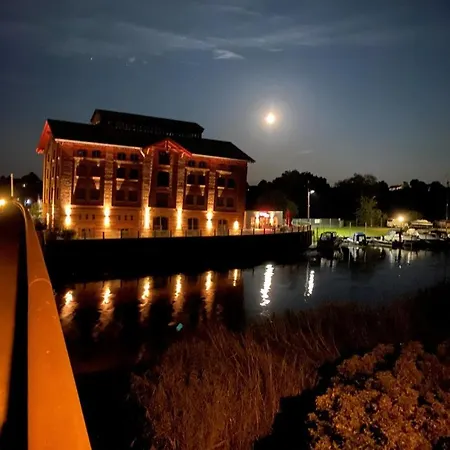 Neu! Modernes Schwanbeck Mit Whirlpool-option Vakantiehuis Dassow