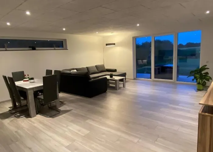 Vakantiehuis Neu! Modernes Schwanbeck Mit Whirlpool-option